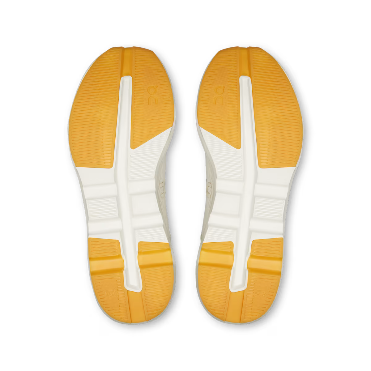 Sur la Lune de la zone nuageuse